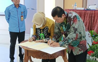 Penandatanganan MoU Universitas Sari Mulia (UNISM)dengan Universitas Negeri Malang (UNM))